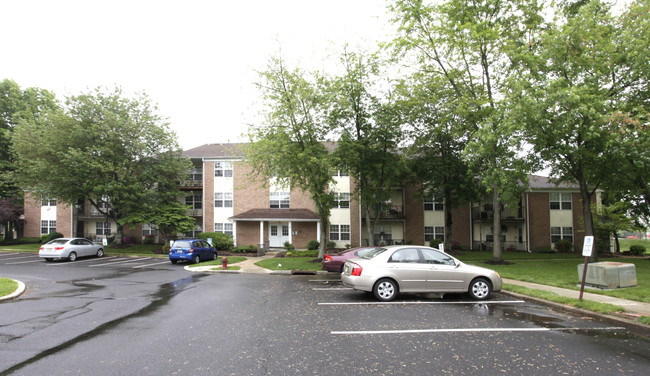 Briarwood Apartments in Trenton, NJ - Foto de edificio - Building Photo