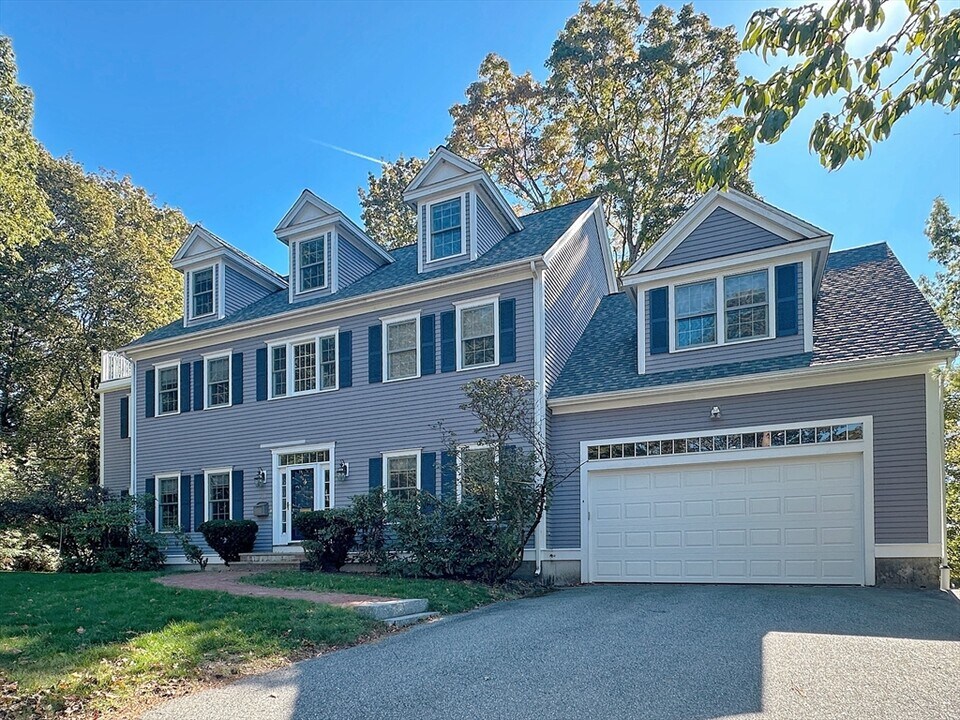 11 Oakland St in Lexington, MA - Building Photo