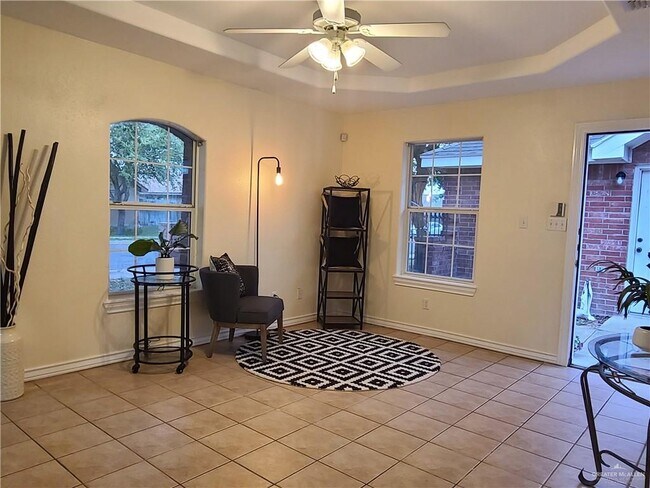 2102 Bahamas Dr in Edinburg, TX - Building Photo - Building Photo