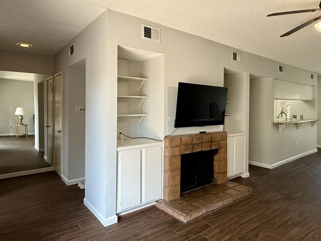 1922 Augusta Dr in Houston, TX - Building Photo - Building Photo