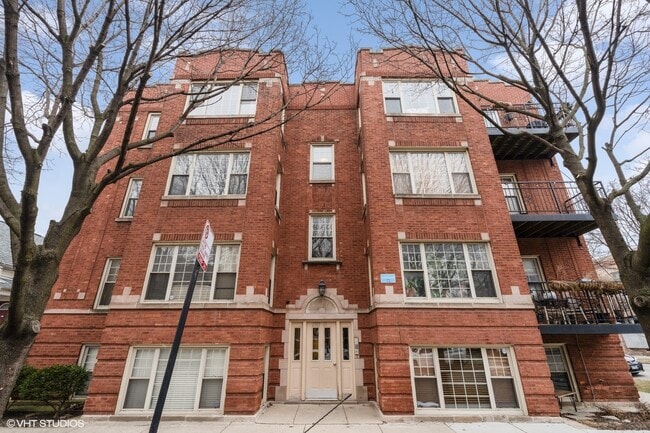 property at 2903 N Rockwell St