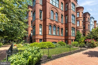 226 5th St SE in Washington, DC - Building Photo - Building Photo
