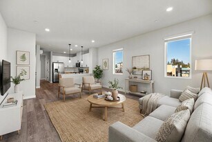 16503 13th Ave W in Lynnwood, WA - Building Photo