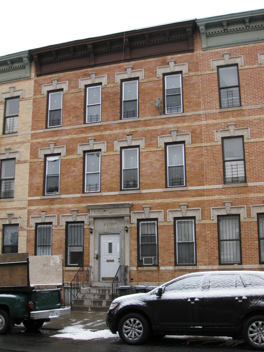 673 Halsey St in Brooklyn, NY - Building Photo