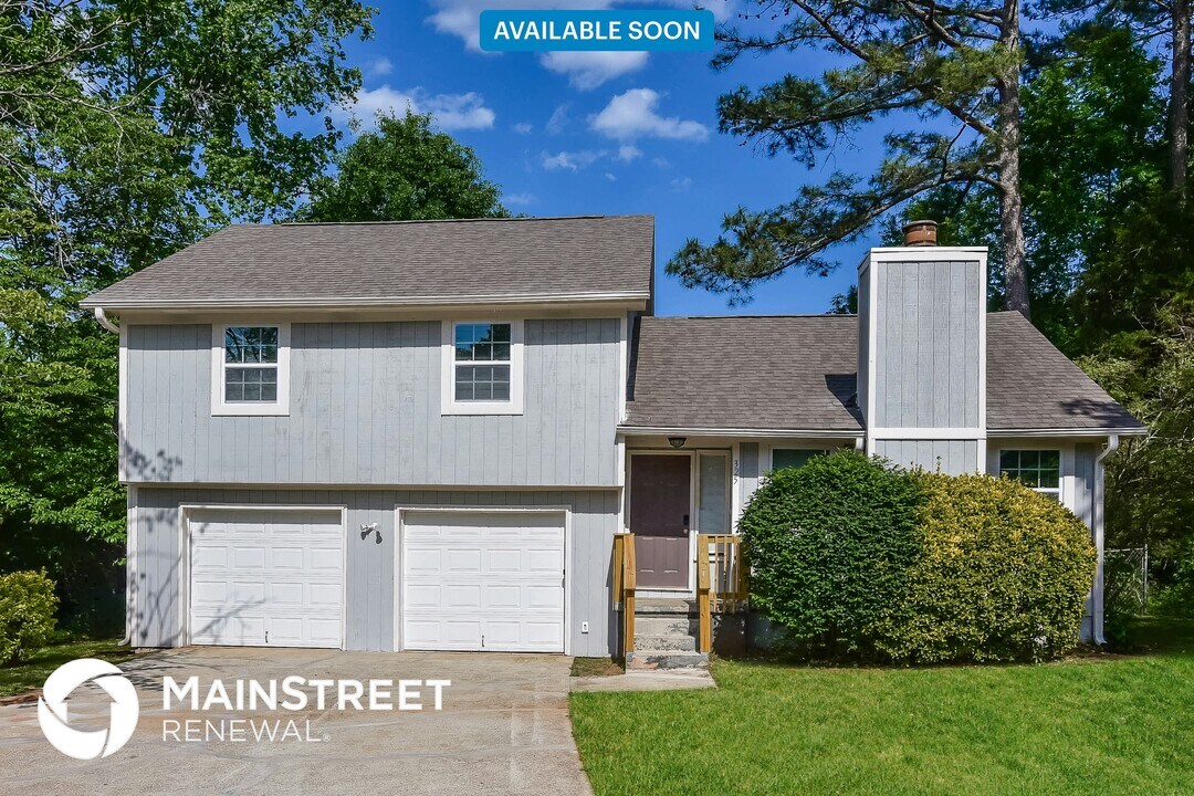 325 Morris Ct SE in Conyers, GA - Building Photo