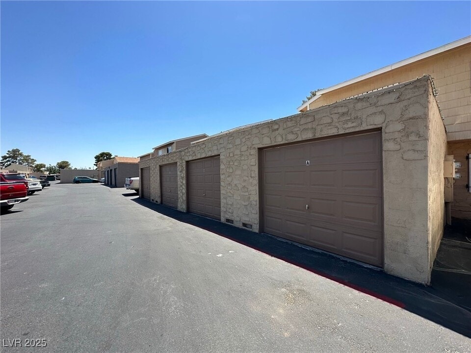 5237 Garden Ln in Las Vegas, NV - Building Photo