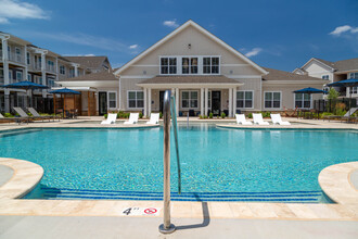The Ridge at North Pointe in Charlottesville, VA - Foto de edificio - Building Photo