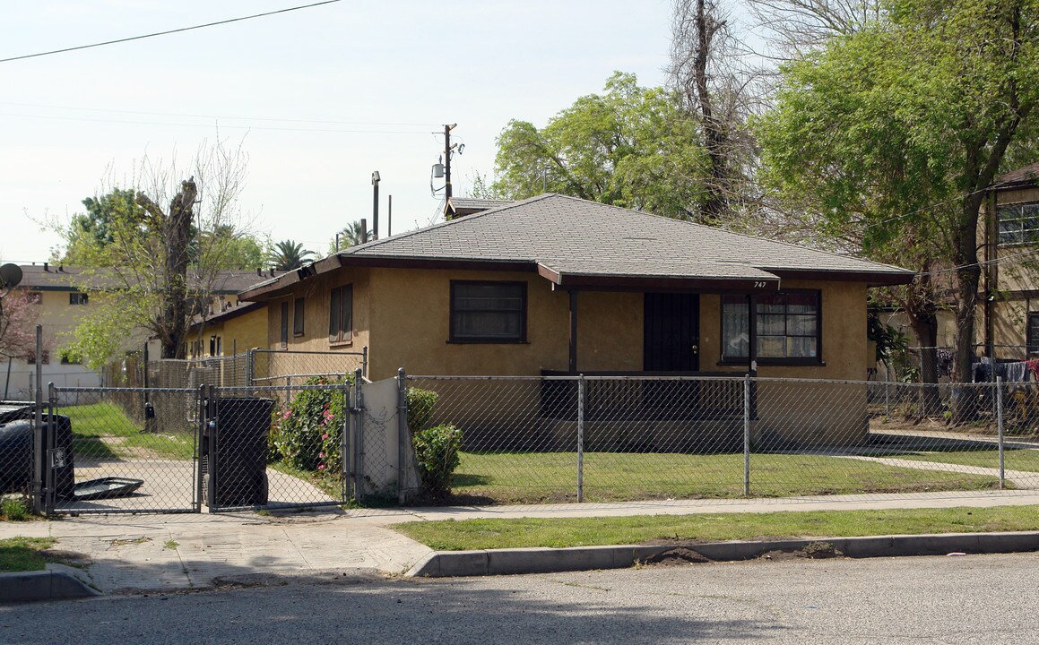 747 W 8th St in San Bernardino, CA - Building Photo