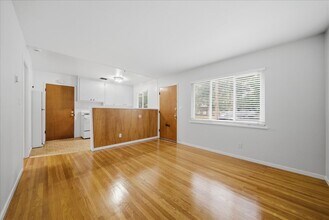 1141 Rodeo Way in Sacramento, CA - Foto de edificio - Building Photo
