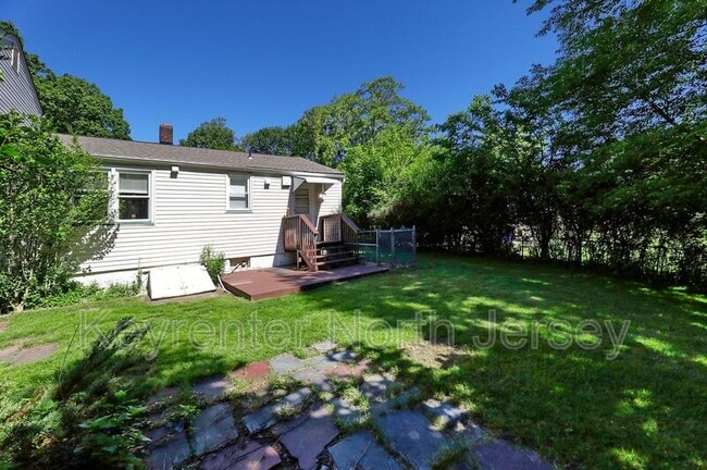 14 Degraw Ave in Clifton, NJ - Building Photo - Building Photo