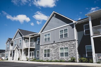 Alexander Pointe in Maineville, OH - Foto de edificio - Building Photo