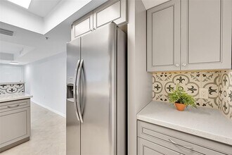 5005 Wiles Rd in Coral Springs, FL - Building Photo - Building Photo