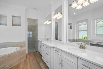 13896 Blue Bay Cir in Ft. Myers, FL - Foto de edificio - Building Photo