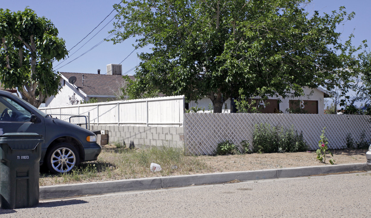 11265 Aztec Ln in Adelanto, CA - Building Photo