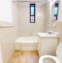 West End Avenue in New York, NY - Foto de edificio - Building Photo