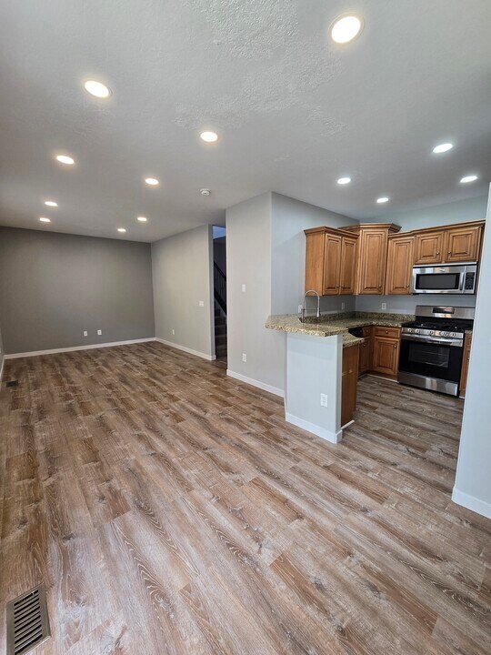 287 E Rockingham Ct in South Salt Lake, UT - Building Photo
