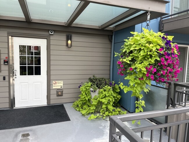 1614 Summit Ave, Unit S #105 in Seattle, WA - Building Photo - Building Photo