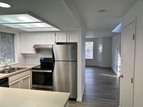 1815 SE Blairmont Dr in Vancouver, WA - Building Photo - Building Photo