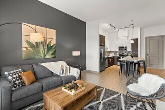 555 N College Ave in Tempe, AZ - Foto de edificio - Building Photo