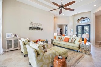 6504 Costa Cir in Naples, FL - Foto de edificio - Building Photo
