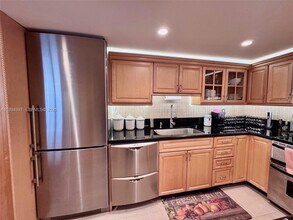 6061 Collins Ave in Miami Beach, FL - Building Photo - Building Photo