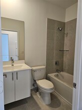 8376 NW 49th St, Unit 1 in Doral, FL - Building Photo - Building Photo