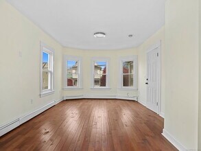 90 Amsterdam Ave in Bridgeport, CT - Building Photo - Building Photo