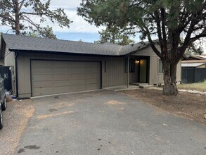 20944 Desert Woods Dr in Bend, OR - Building Photo - Building Photo