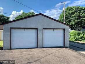 880 Weeks Ave SE in Minneapolis, MN - Building Photo - Building Photo