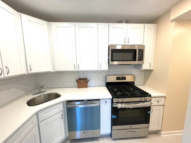 619 Union Ave, Unit 2B