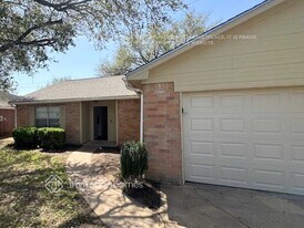 4704 Woodway Ave in Rosenberg, TX - Building Photo