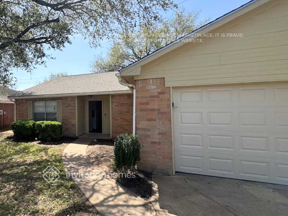 4704 Woodway Ave in Rosenberg, TX - Building Photo