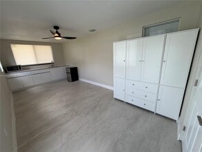 7330 SW 11th St in Miami, FL - Building Photo - Building Photo