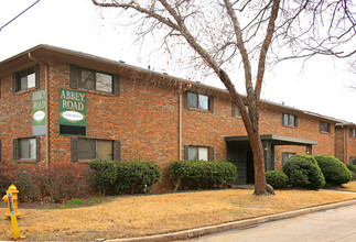 Abbey Road Apartments in Tulsa, OK - Foto de edificio - Building Photo