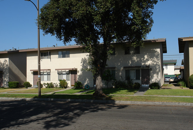 2718 S Rosewood Ave in Santa Ana, CA - Building Photo - Building Photo