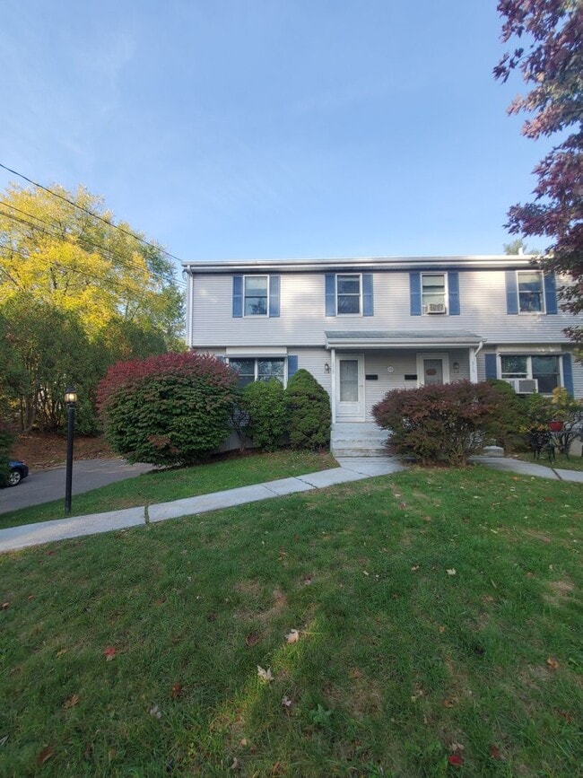 316-318 High Rd in Berlin, CT - Building Photo - Building Photo