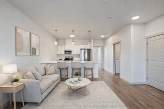 Lark View Village in Eugene, OR - Foto de edificio - Building Photo