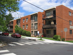 5050-5056 A St SE in Washington, DC - Foto de edificio - Building Photo