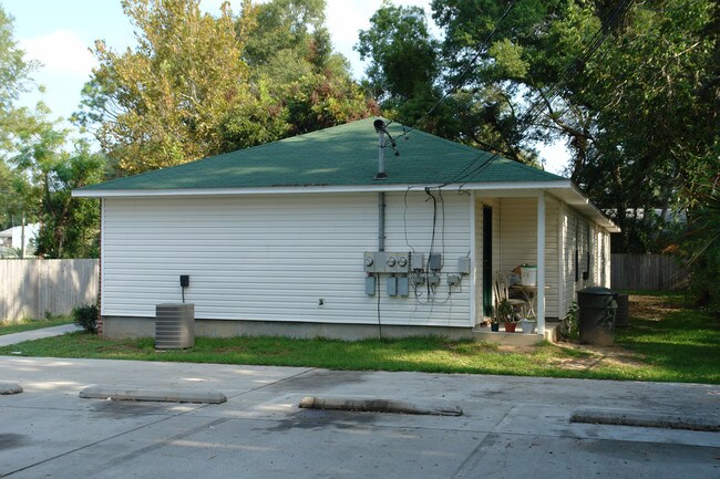 1670 Hernandez St in Pensacola, FL - Building Photo - Building Photo