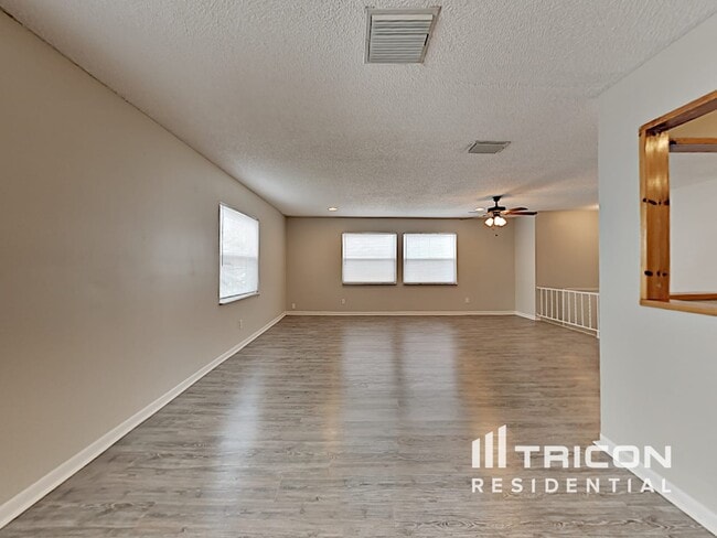 1110 Estatewood Dr in Brandon, FL - Foto de edificio - Building Photo
