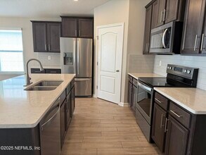 7713 Island Fox Rd in Jacksonville, FL - Building Photo - Building Photo