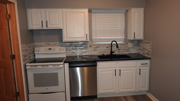 4863 NW Homestead Terrace in Riverside, MO - Building Photo