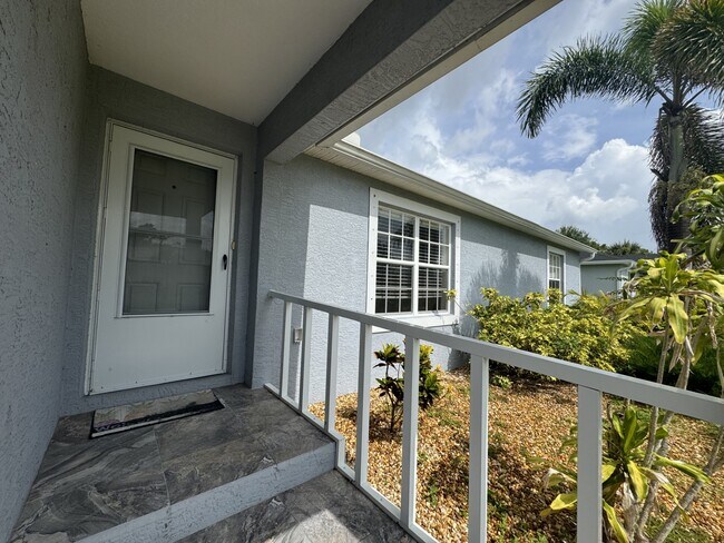 6221 Marcum St in Englewood, FL - Foto de edificio - Building Photo