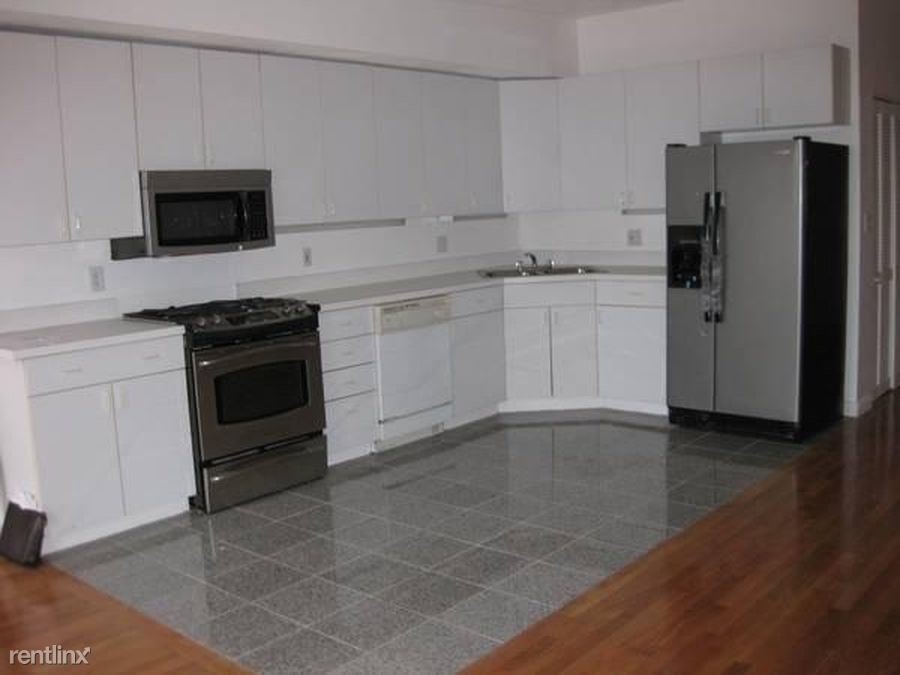 238 Hanover St-Unit -Apt 3F in Boston, MA - Building Photo