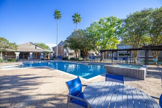 Harbour Landing Apartments in Corpus Christi, TX - Foto de edificio - Building Photo