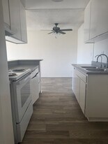 Encino Oakbrook in Encino, CA - Building Photo