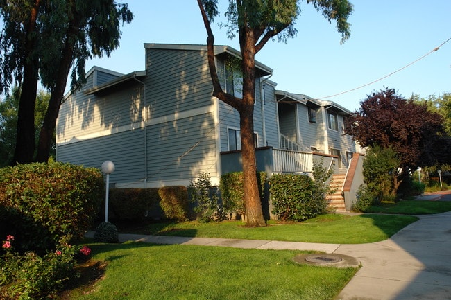 Meadowbrook in Fremont, CA - Building Photo - Building Photo