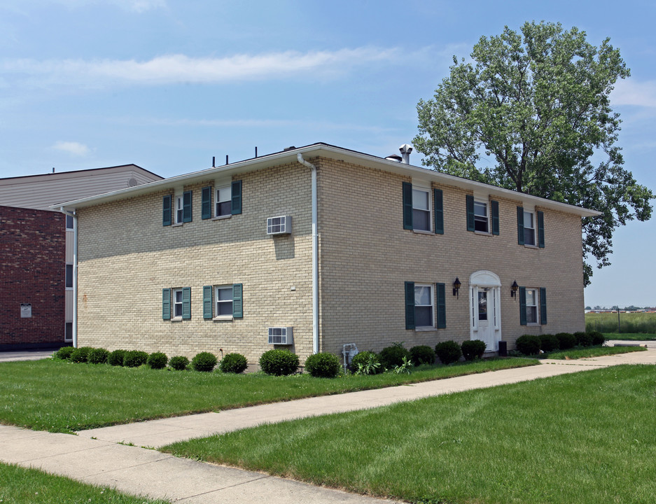 111 Imperial Ct in Vandalia, OH - Building Photo