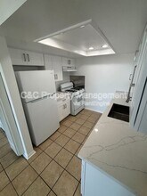 327 Chestnut Ave in Long Beach, CA - Building Photo - Building Photo