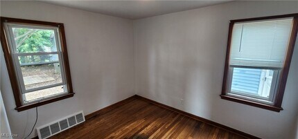 7106 Glencoe Ave in Brooklyn, OH - Foto de edificio - Building Photo